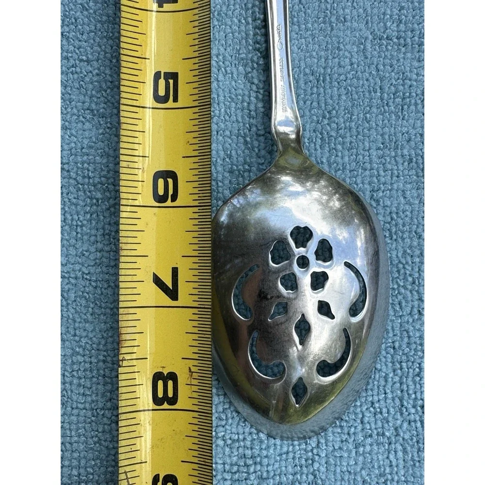 Oneida Community Louisiana Pierced Serving Spoon Stainless Flatware 8.5